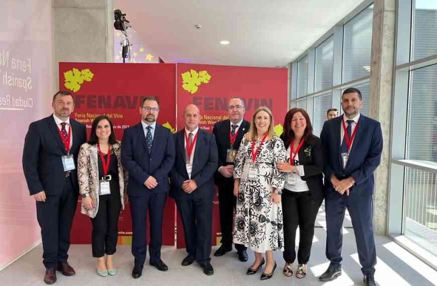 El alcalde de Villarrubia de los Ojos acudió a FENAVIN a apoyar al sector vitivinícola y a la Diputación, organizadora de la misma