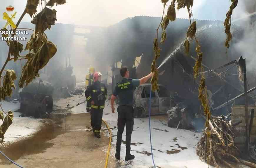 La Guardia Civil rescata a una mujer de 77 años y dos niñas en un incendio en Villarrubia de los Ojos