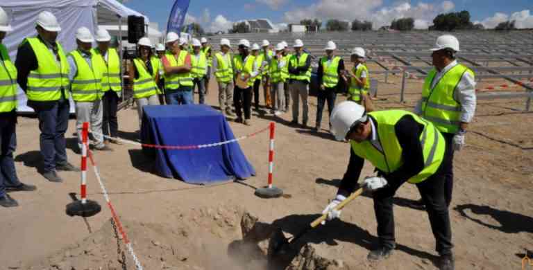 Caballero visitó hoy en Villarrubia una de las 11 plantas fotovoltaicas que ID Energy Group y Feníe Energía pondrán en marcha en la provincia