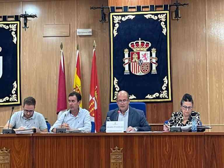 El Pleno conoce los avances en el proceso para cubrir 3 plazas de Policía Local en el Ayuntamiento de Villarrubia de los Ojos