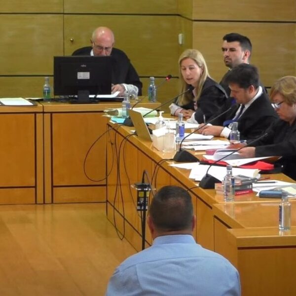 Hombre imputado por homicidio de su esposa y su recuerdo se ve afectado debido a su consumo excesivo de cocaína en Villarrubia.