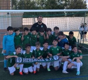 Los benjamines de Herencia se coronan en la Liga Globalcaja