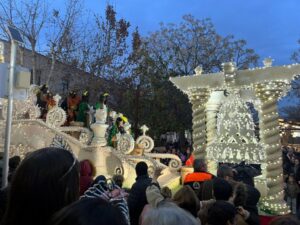 Alta participación en las Fiestas Navideñas de Villarrubia de los Ojos, con la Cabalgata, como colofón y miles de personas en sus calles