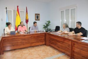 El Gobierno de Castilla-La Mancha y el alcalde de Fuente el Fresno impulsan proyectos de interés para el municipio.