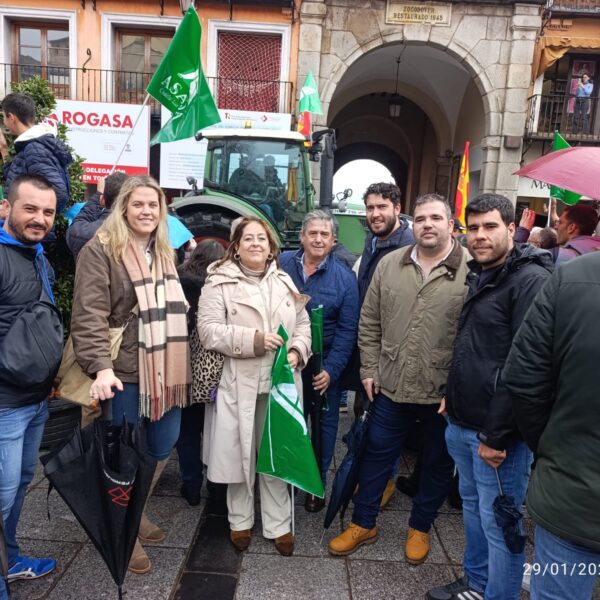 Agricultores de Villarrubia de los Ojos se suman a la manifestación agraria y ganadera de Toledo