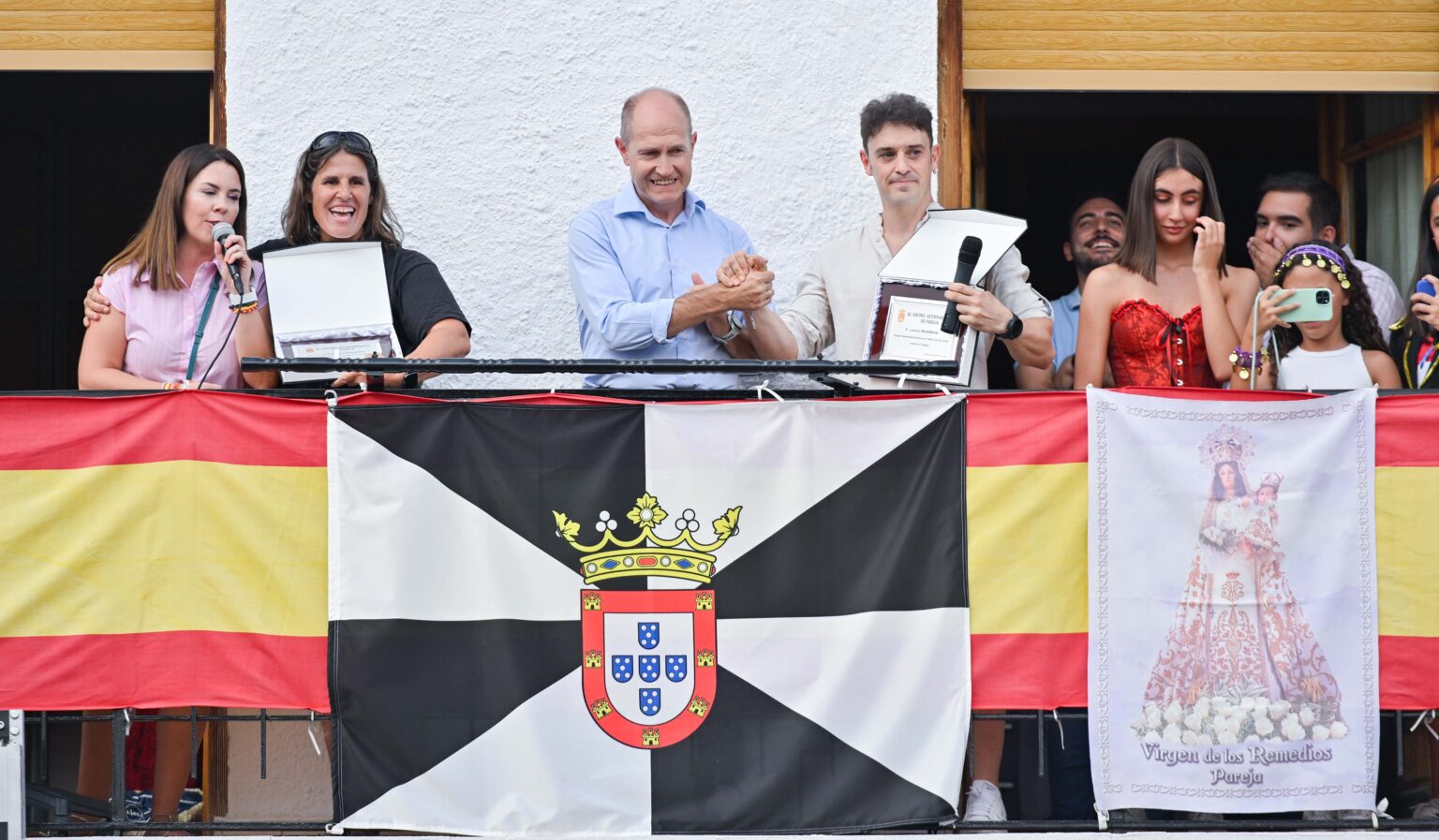 Pareja Celebra sus Fiestas Rindiendo Homenaje a los Guardianes de sus Montes