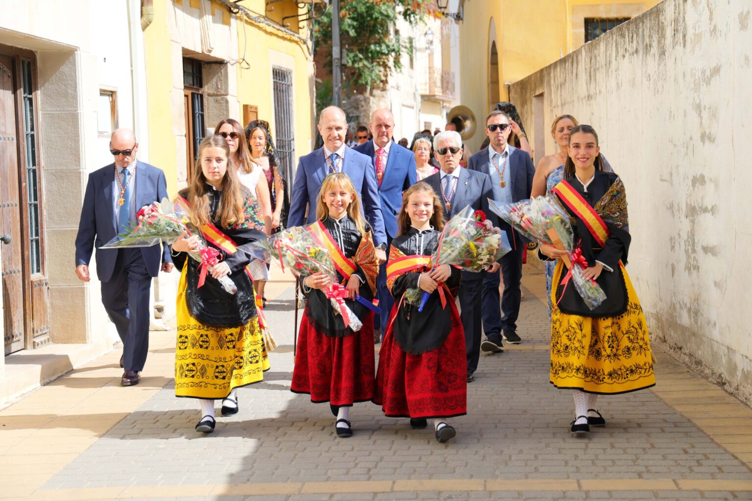 Pareja celebra su Día Grande junto a la Virgen de los Remedios